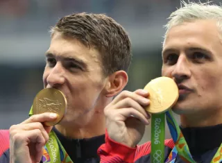 Ryan Lochte (derecha) junto a Michael Phelps Foto EFE