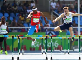 Javier Culson (rojo) Foto EFE