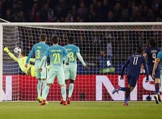 Gol de Ángel Di María en París. Foto AP