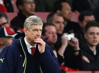  Arsene Wenger vio como su equipo quedó eliminado con un global de 10-2 ante el Bayern. Foto EFE