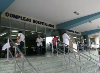 Están llamando a los pacientes para indicarles la nueva fecha en que serán atendidos. / Archivo