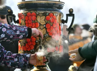 La bebida más popular es el té. 