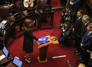  la expresidenta de Argentina Cristina Fernández de Kirchner (2007-2015) juró hoy, miércoles 29 de noviembre de 2017, su cargo como senadora nacional en la sesión especial en la que también lo hacen los otros 23 senadores que resultaron electos en las ele