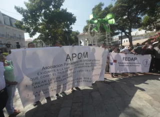 "Tanto barco para qué, si el trabajo no se ve", gritaban los marinos.