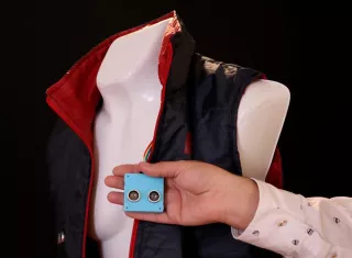 Al aire libre, el sensor trabaja con un rango mayor de distancia, con hasta siete metros de alcance a la hora de percibir objetos y personas. EFE