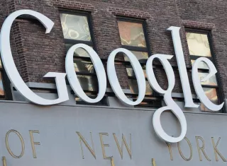 Desde que Google la adquirió en 2011, Zagat ha integrado sus recomendaciones de restaurantes en Google Maps, donde competía con las del conocido buscador.  EFE