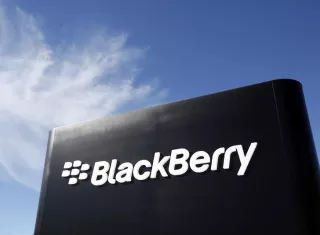 Según la demanda, Blackberry alega que la importante tecnológica y sus subsidiarias han creado aplicaciones de mensajería que utilizan siete de sus patentes en ámbitos como la seguridad, la interfaz de usuario o la eficiencia de la batería. EFE