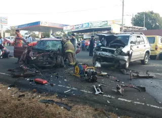 La Autoridad del Tránsito en Chiriquí ha iniciado las investigaciones de este accidente registrado en Potrerillos para deslindar responsabilidades. Foto: Mayra Madrid