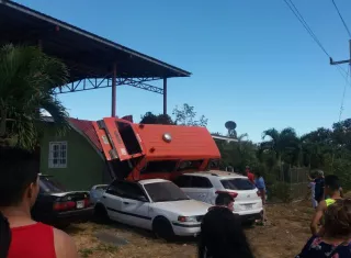Los dos voluntarios fueron trasladados a un centro hospitalario para que recibieran atención médica donde se mantienen en condición estable y permanecerán bajo observación. Foto: Mayra Madrid