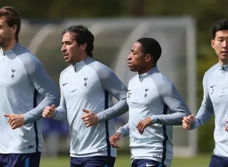 Raúl, junto a Llorente, Walker-Peters y Son, en un entrenamiento del Tottenham. Foto: Twitter Tottenham