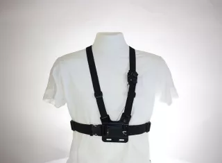 Imagen muestra un chaleco con inteligencia artificial y sensores que le advierte a los ciegos sobre los obstáculos físicos a su alrededor. EFE