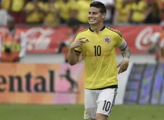 El mediocampista James Rodríguez es el capitán de la selección de Colombia. Foto AP