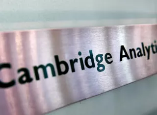 La consultora política está en el centro de la polémica por el presunto uso indebido de datos de millones de usuarios de la red social Facebook.  Foto: EFE