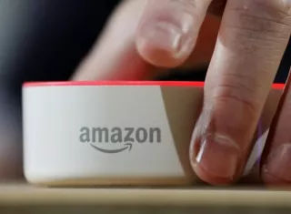 Amazon confirmó que la conversación privada de la mujer había sido grabada y enviada inadvertidamente.  AP