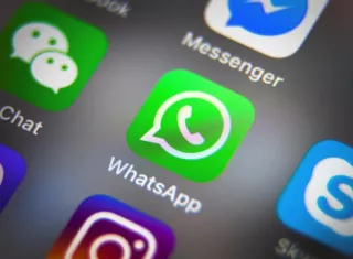 El fabricante alemán de neumáticos y componentes automovilísticos Continental ha prohibido a sus empleados el uso de aplicaciones de redes sociales como WhatsApp y Snapchat en los móviles de la empresa por la protección de datos. EFE/Archivo