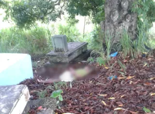 La víctima presenta varios impactos de bala en la cabeza.