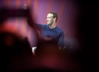 El fundador de Facebook, Mark Zuckerberg, pronuncia su discurso durante la Convención VivaTech 2018 en París, Francia, el 24 de mayo de 2018. EFE/Archivo