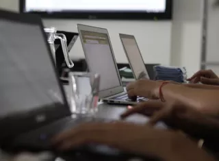 Mientras que en la Unión Europea es posible empezar el 81 % de los trámites en línea, en Latinoamérica solo el 7 % de las personas han realizado su último procedimiento burocrático a través de herramientas digitales. EFE