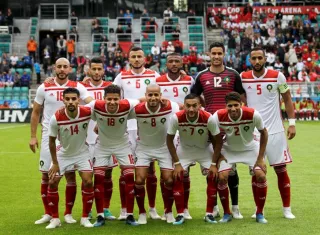 La selección nacional de Marruecos tomó hoy contacto con la alfombra verde del impresionante estadio de San Petersburgo. Foto EFE