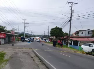 La víctima fue identificada en el lugar como Luis Panezo, quién laboraba en un puerto marítimo, ubicado en el sector de Coco Solo. Foto: Diómedes Sánchez