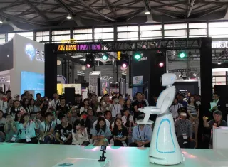 Presentación de varios robots en la feria CES de Shanghái, uno de los eventos tecnológicos más importantes de Asia. EFE
