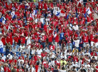 Fanáticos panameños celebran en el estadio Nizhni. Foto: AP 