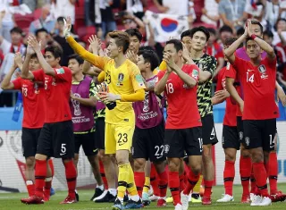 Los jugadores de Corea del Sur celebran su triunfo contra la campeona Alemania./EFE