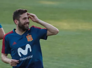 El jugador de España Jordi Alba participa en un entrenamiento ayer. Foto EFE