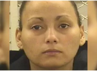 Larissa Rodríguez, de 34 años, fue sentenciada a 25 años de cárcel por un juez en Cleveland tarde el jueves. Christopher Rodríguez, de 36, fue sentenciado a 28 años. Foto: Departamento de Policía de Clevelan