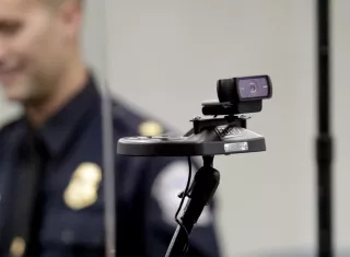 Los algoritmos diseñados para detectar rasgos faciales y reconocer rostros individuales se han vuelto más sofisticados desde los primeros esfuerzos hace décadas. AP