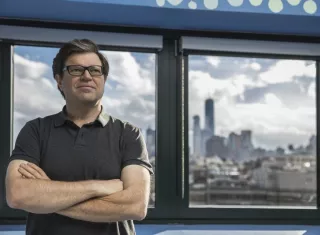 Yann LeCun, el científico principal de inteligencia artificial de Facebook, dice que algunas de las mejores ideas para que los sistemas de IA aprendan más rápido y con menos datos provienen del campo de la robótica. AP