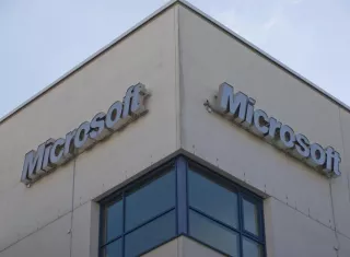 La firma tecnológica con sede en Redmond (Washington, EE.UU.) destinó en los últimos doce meses a este apartado de provisiones 19.903 millones de dólares, mientras que en el ejercicio anterior había reservado 4.412 millones para este fin. EFE/Archivo