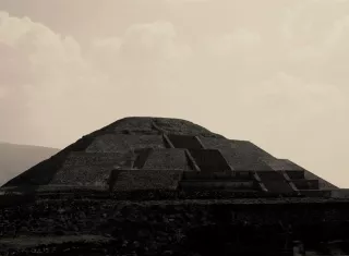 Investigadores mexicanos revelaron en julio de 2017 el hallazgo de un túnel bajo la Plaza de la Luna, en la Zona Arqueológica de Teotihuacán, cuya función debió ser la emulación del inframundo de esta cultura. EFEArchivo