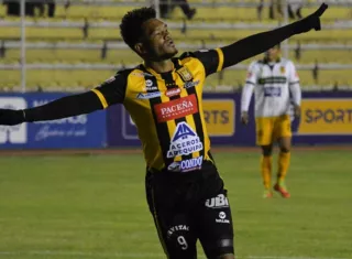 Rolando Blackburn, en tres partidos, tiene 6 goles. Foto: @ClubStrongest
