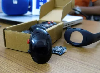 El reloj Safer PRO, que permite enviar la ubicación y un audio en directo a sus contactos sin necesidad de un teléfono, ayudando a disminuir los casos de violación, el 14 de agosto de 2018 en Nueva Delhi. EFE