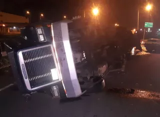 El equipo pesado terminó con serios daños materiales. Foto: Diómedes Sánchez