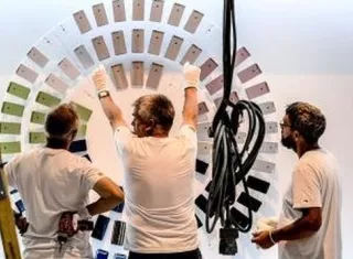 Un brazo robótico para acercar el mundo futuro a los niños en la escuela. Foto/EFE