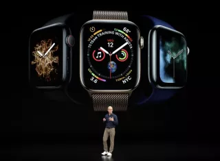 El nuevo Apple Watch 4 se exhibe en el Teatro Steve Jobs durante un evento para anunciar nuevos productos el 12 de septiembre de 2018 en Cupertino, California. AP Photo