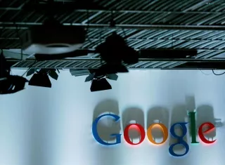 Los responsables de Google fueron objeto de crítica a principios de septiembre por negarse a enviar a su consejero delegado, a testificar ante el Comité de Inteligencia del Senado estadounidense precisamente sobre cuestiones de seguridad y privacidad. EFE