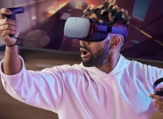 Los auriculares de la división Oculus de Facebook serán un dispositivo independiente que no requiere un teléfono inteligente o una conexión a una computadora personal para crear mundos artificiales. (Oculus a través de AP)