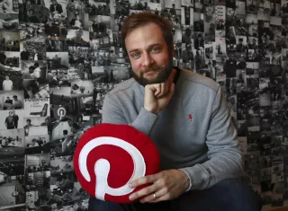 Evan Sharp, cofundador y director de productos de Pinterest en una entrevista. APEvan Sharp, cofundador y director de productos de Pinterest en una entrevista. 