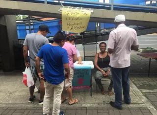 Los simpatizantes del expresidente Ricardo Martinelli apoyaron la jornada de recolección de firmas.