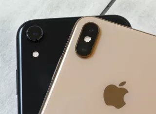 Si está comprando un teléfono nuevo, vale la pena pensar mucho en lo que realmente quiere y en lo que está dispuesto a pagar por él.  Foto: AP