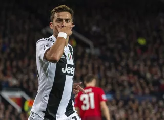 El argentino Paulo Dybala de Juventus celebra luego de anotar. Foto: EFE