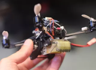 De momento sus creadores han conseguido que dos FlyCroTugs juntos abran una puerta y ahora trabajan en la logística de lograr volar y controlar varios a la vez. EFE