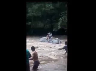 Vista del rescate en río Utivé.