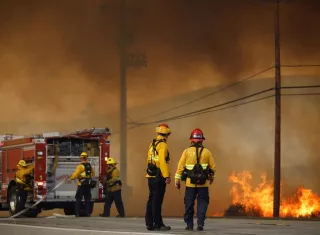 Los desalojos afectan a los pequeños pueblos de Pulga y Concow en el condado de Butte, además de a la población de Paradise, de unos 26.000 habitantes y muy cercana a Chico, a 140 kilómetros de distancia de la capital del estado, Sacramento. EFE