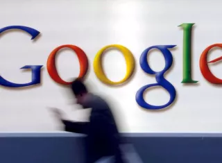 Varias organizaciones de consumidores de diferentes países de la Unión Europea han denunciado a Google por considerar que su política de rastrear la localización geográfica de los usuarios va en contra de las leyes de protección de datos. EFE