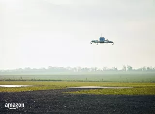 Amazon muestra un avión no tripulado Amazon Prime Air en Cambridgeshire, Reino Unido.  AP