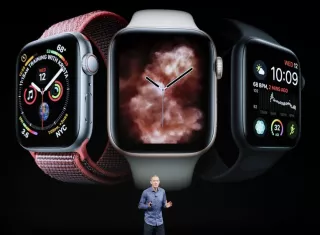 La última actualización de software Al más reciente Apple Watch, la Serie 4, ahora permitirá a las personas tomar EKGs de su corazón y notificarles cuando tengan un latido irregular. (Foto AP / Marcio Jose Sanchez, Archivo)